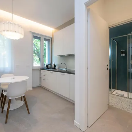 Apartment Brand New Modern Studio, Bocconi 10 Min Walk